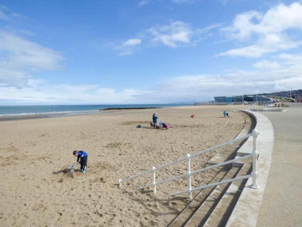 LlanddulasBwthyn Y Wennol别墅 外观 照片